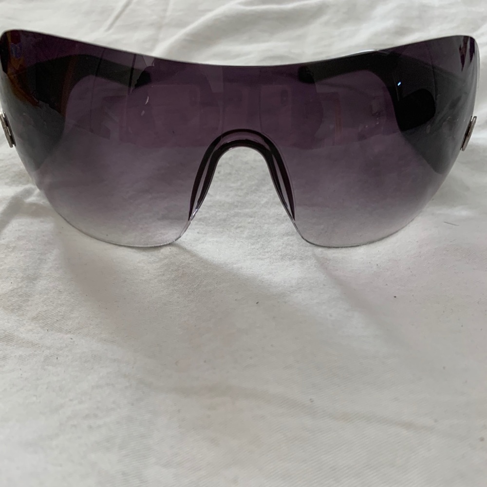 Guess sunglasses w/case